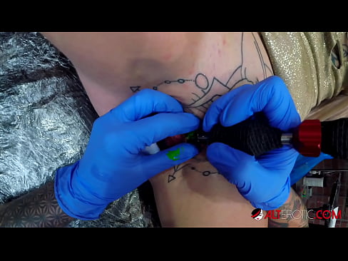 ❤️ La bomba Sully Savage, molt tatuada, es va tatuar al clítoris ️❌ Porno fb a nosaltres ca.quizfarmature.ru ❤